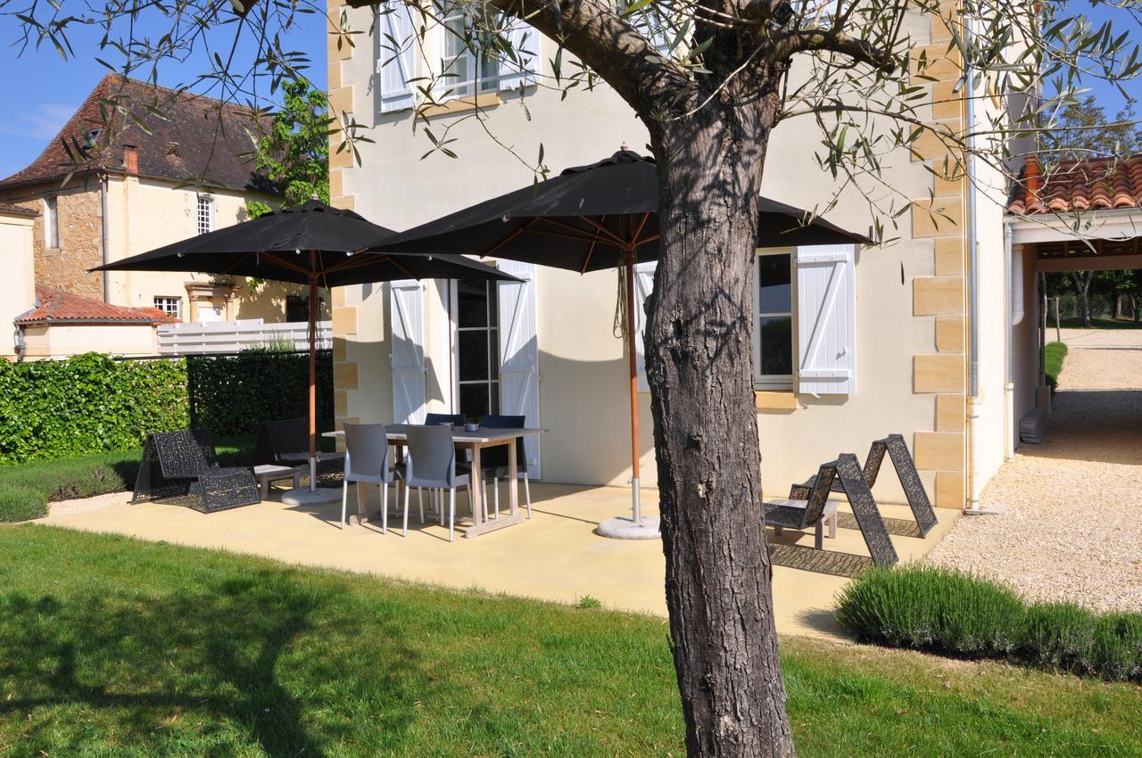 Chateau Les Merles Et Ses Villas Mouleydier Exterior photo