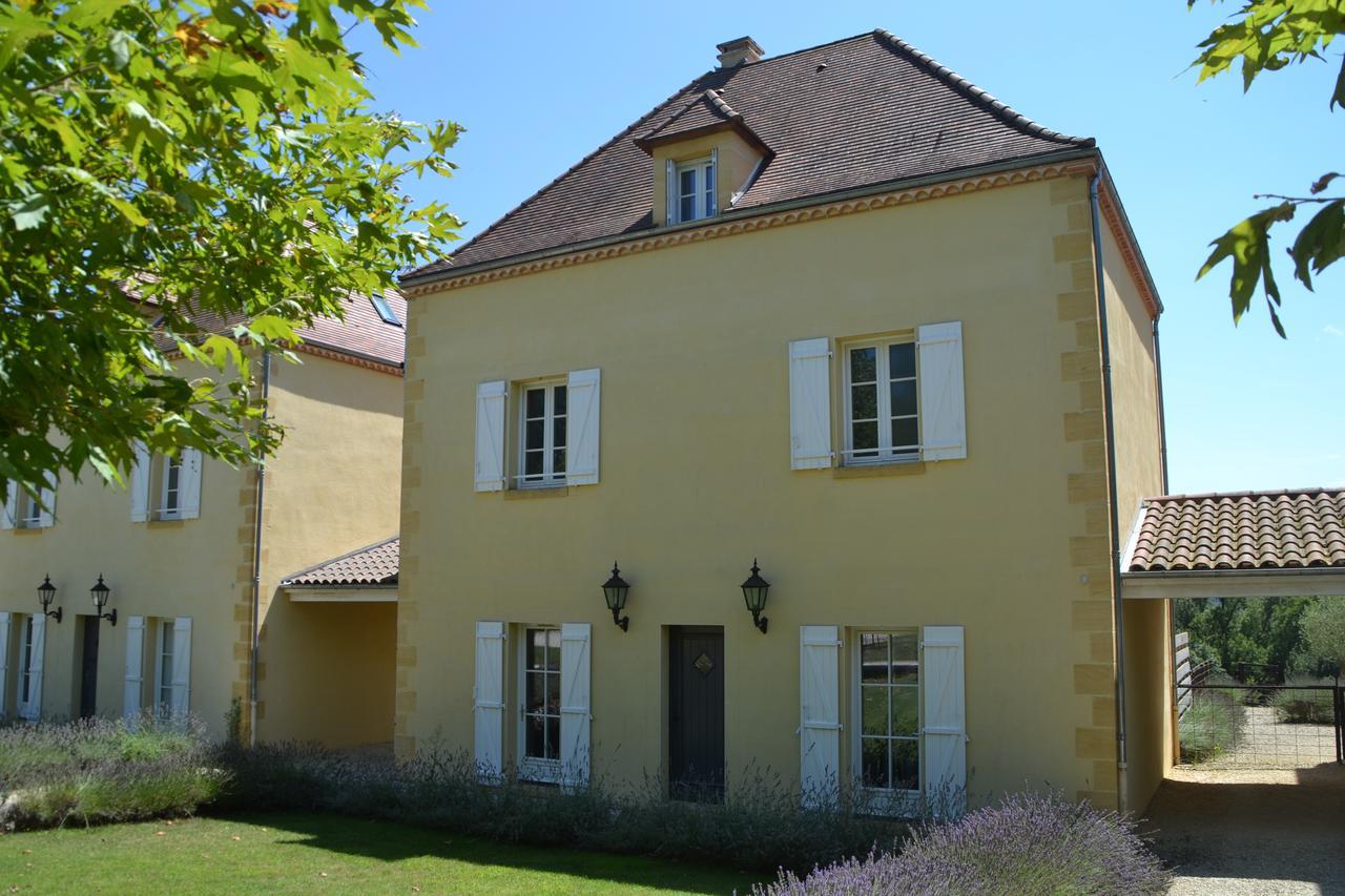 Chateau Les Merles Et Ses Villas Mouleydier Exterior photo