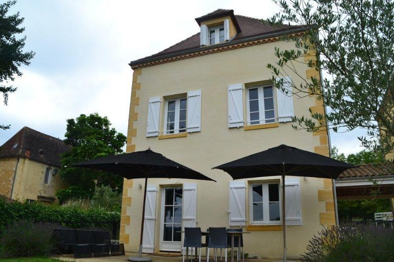 Chateau Les Merles Et Ses Villas Mouleydier Exterior photo