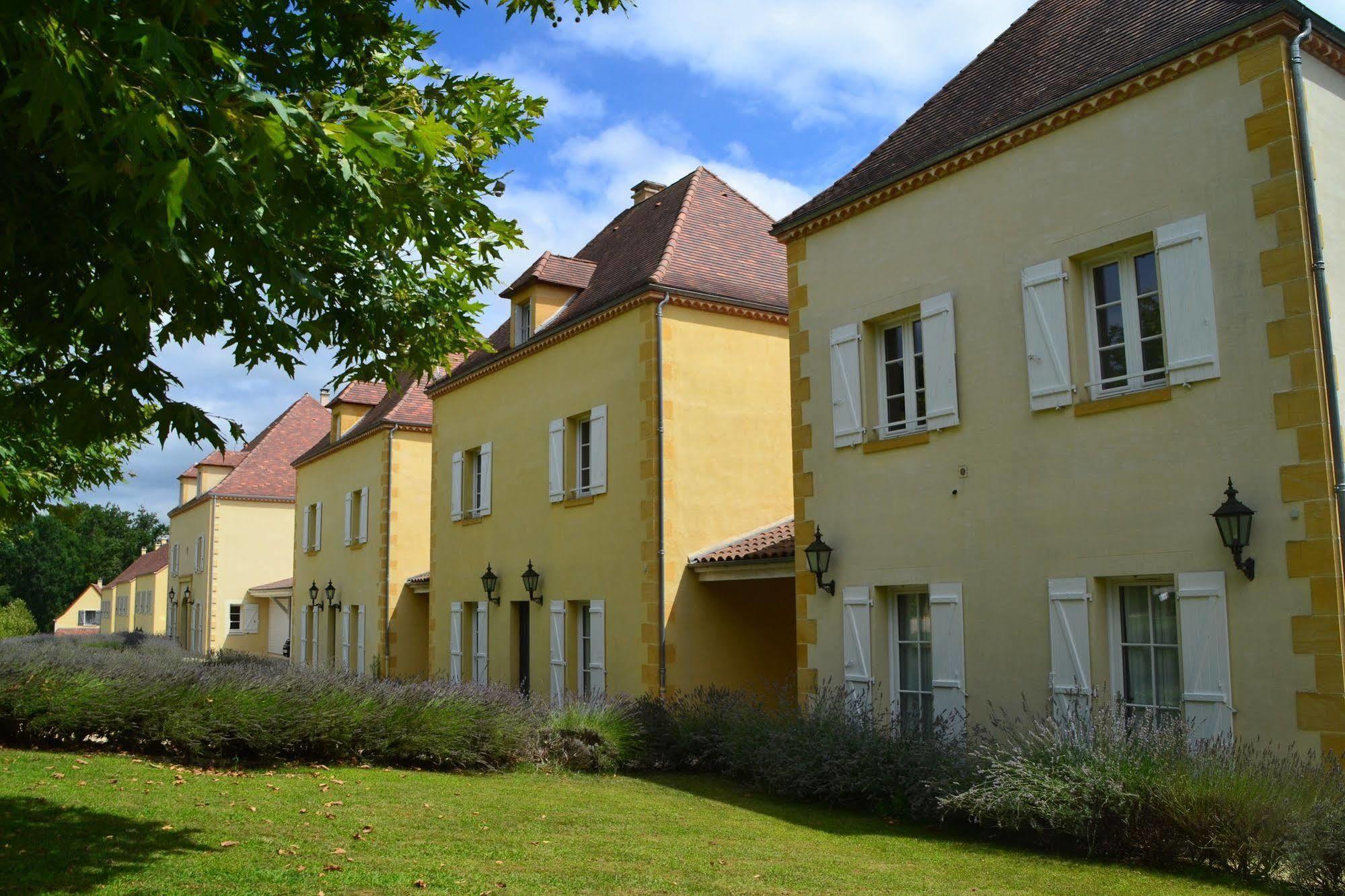 Chateau Les Merles Et Ses Villas Mouleydier Exterior photo